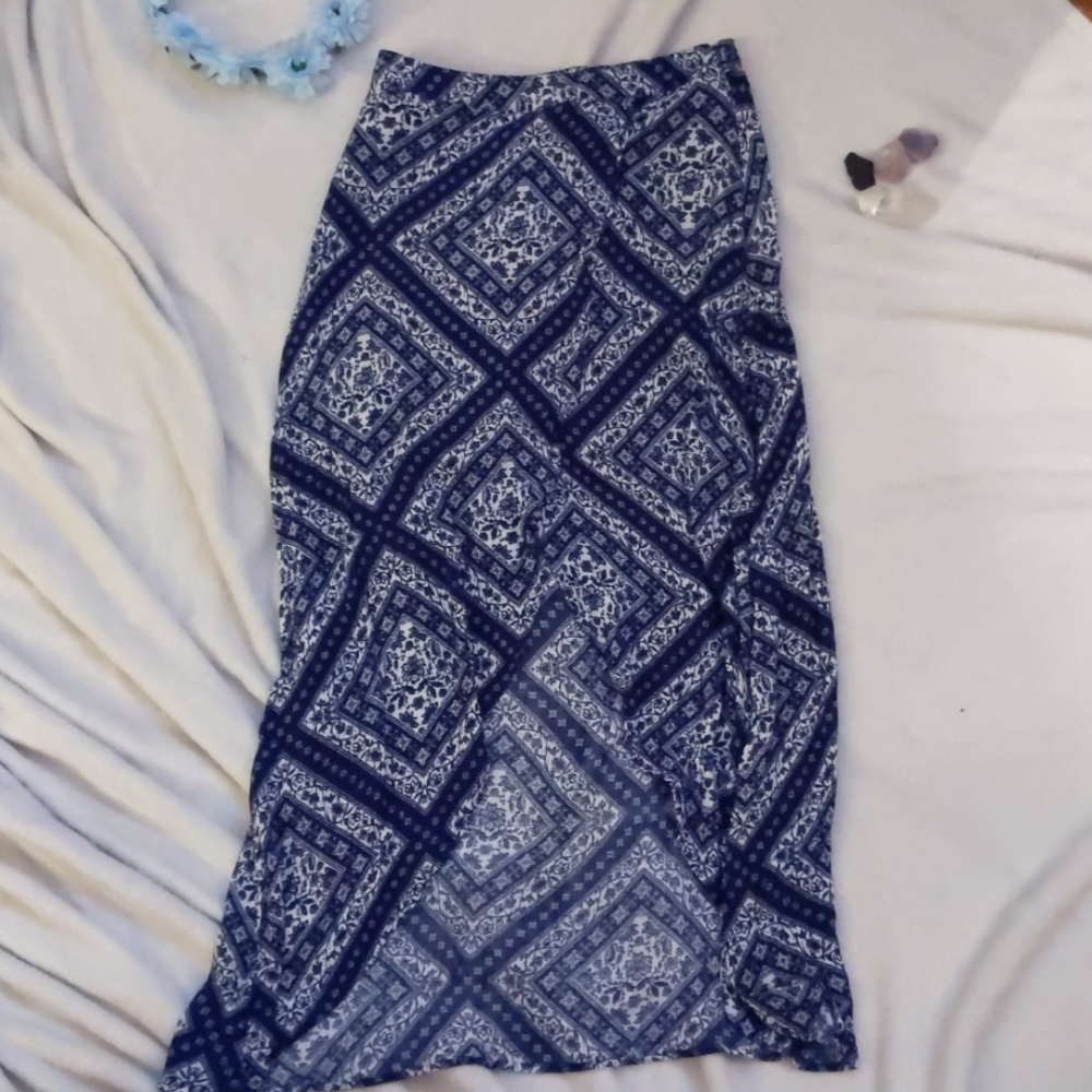 Hipsters blue and white boho print high low maix
